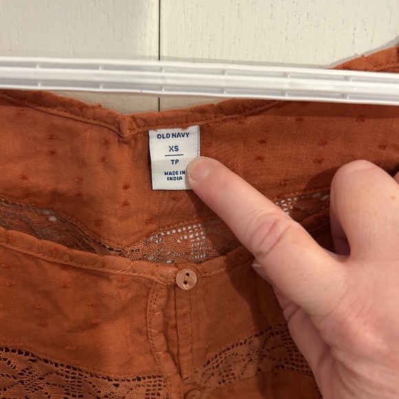 Old Navy Size XS Oversized Clip-Dot Crochet-Lace Button-Front Blouse - Picture 8 of 9